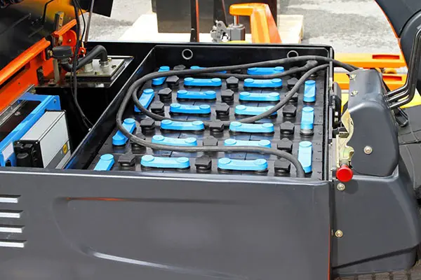 叉車蓄電池為什么要添加蒸餾水？